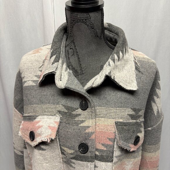Veveret Jacket Womens Size Large Gray Pink Aztec Raw Edge Cropped Long Sleeve - Picture 2 of 8